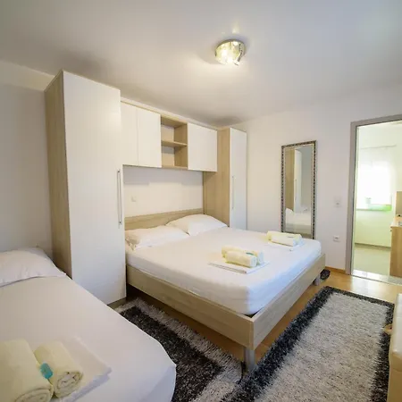 Apartment Jeli *