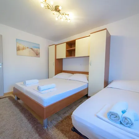 Apartment Jeli *