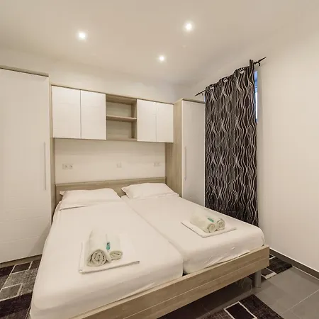 Jeli Apartment *