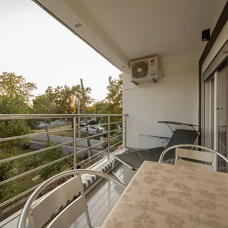 Jeli Apartment *