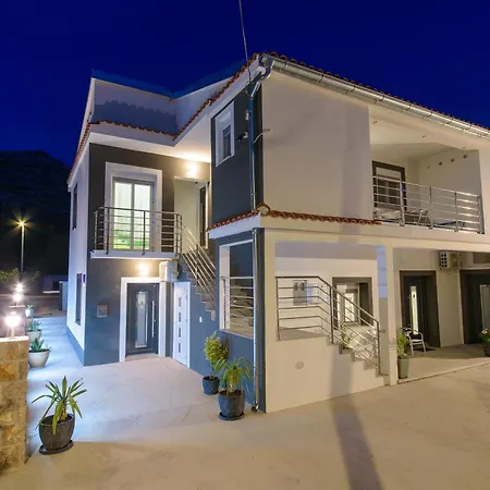 Jeli Apartment *