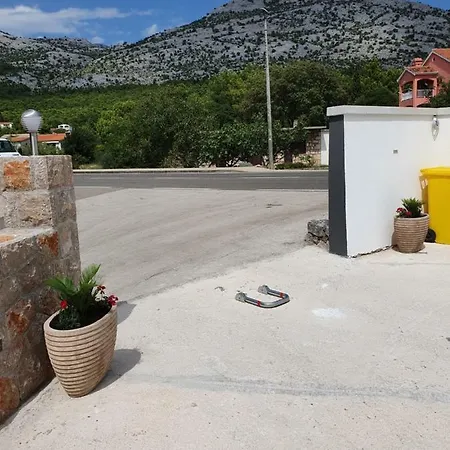 Jeli * Starigrad Paklenica