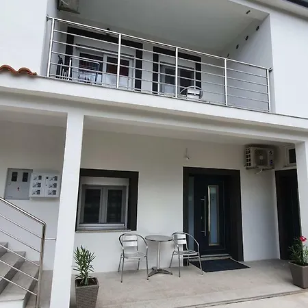 Jeli * Стариград-Пакленица