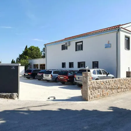 Apartment Jeli *