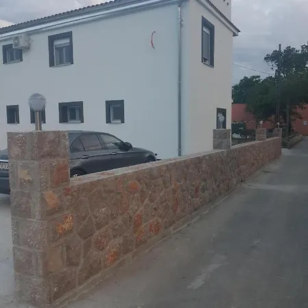 Jeli Apartment *