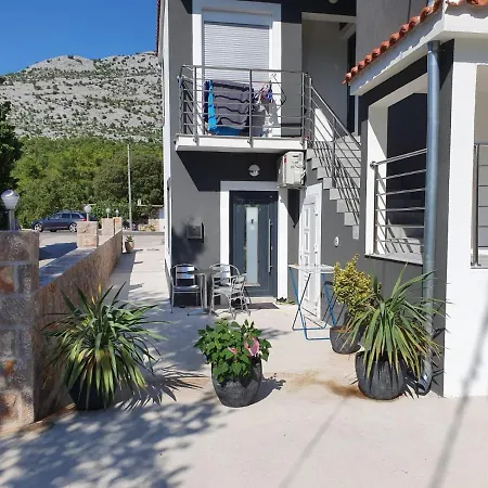Apartment Jeli